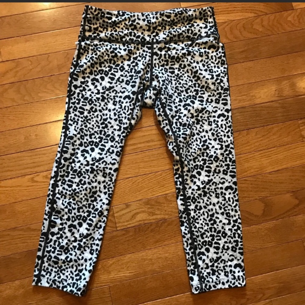 Nike Running Snow Leopard Crop Leggings Sz Small